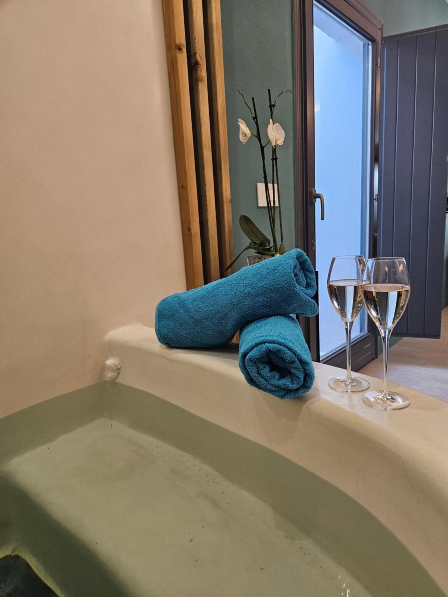 Saint Sin Suites - Adults Only Imerovigli  Bagian luar foto